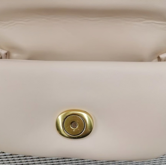 Coach pillow tabby 18 - Picture 5 of 6